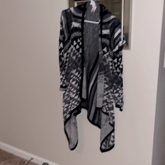 Women’s sweater - Picture 1 of 3